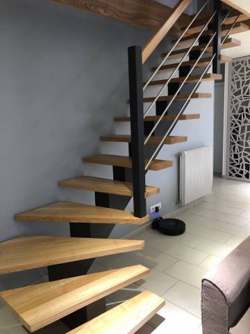 Escalier frêne gris limon central