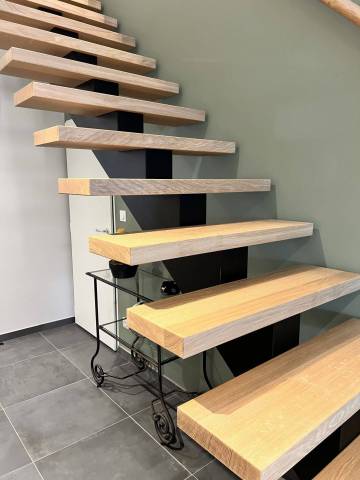 Escalier droit marches en chêne