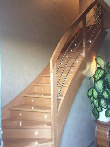 Escalier double limon avec contre-marches et leds
