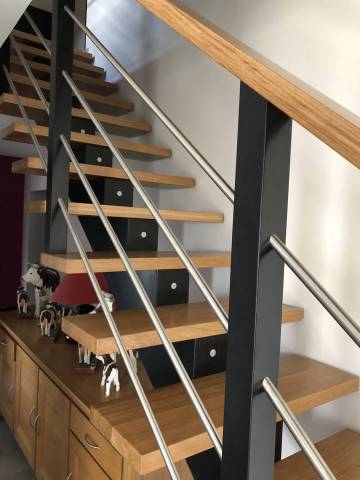 Escalier limon central avec leds