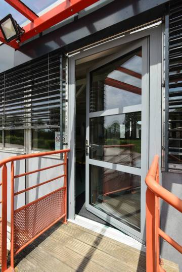 Porte d'entrée en aluminium