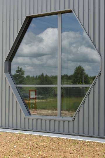 Fenêtre hexagonale sur-mesure en alu