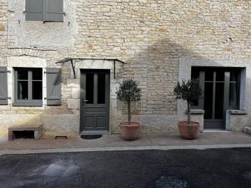 Fenêtres alu et porte d'entrée en bois