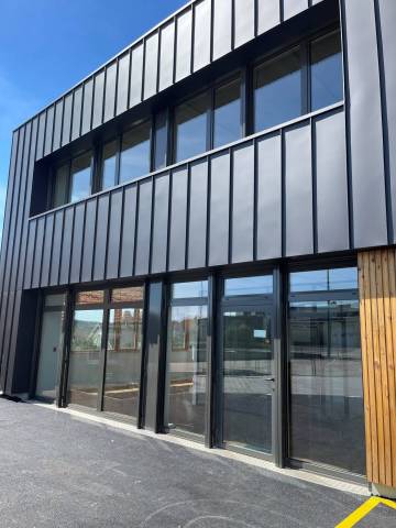 Fenêtres bois-alu local commercial