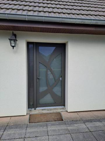 Porte d'entrée en aluminum