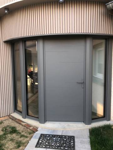 Porte d'entrée en aluminium