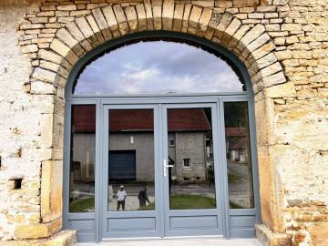 Porte d'entrée en bois imposte cintrée